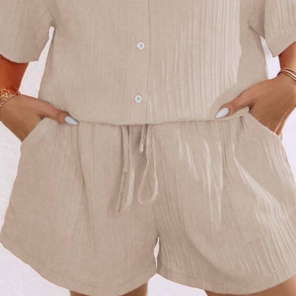 SHEIN Pants - 6/$28❗️Beige flowy shorts
